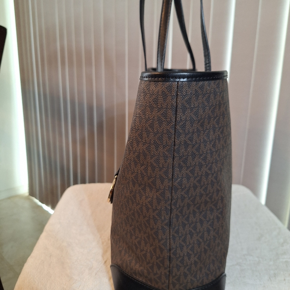 CLEAN Michel Kors Eva Large Tote - Picture 6 of 15